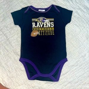 NFL TEAM APPAREL BALTIMORE RAVENS ONSIE SIZE 6-12 MONTHS